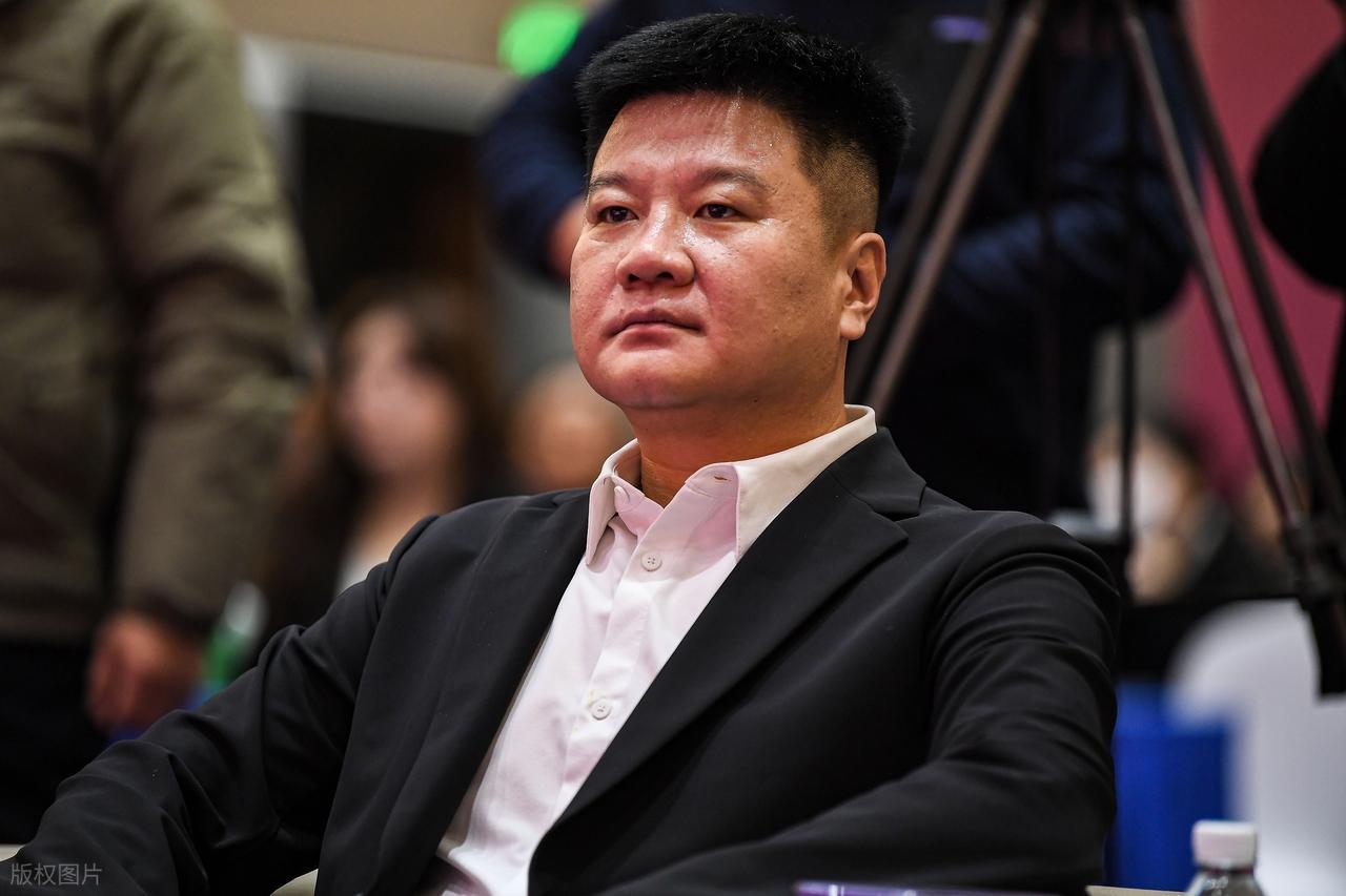 熊猫体育下载-争议！邵佳一斩获金帅奖只因当了国足主帅？李金羽于根伟更有资格