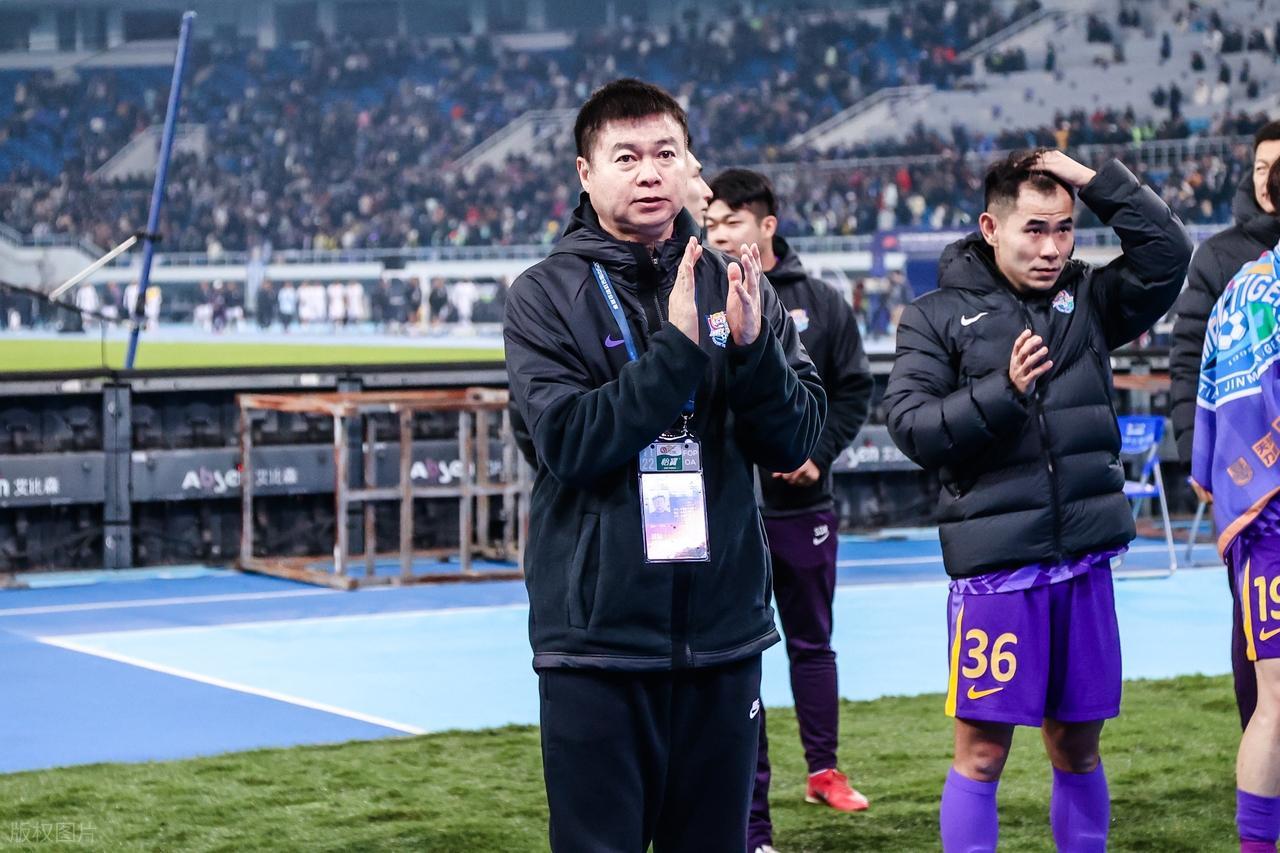 熊猫体育下载-争议！邵佳一斩获金帅奖只因当了国足主帅？李金羽于根伟更有资格