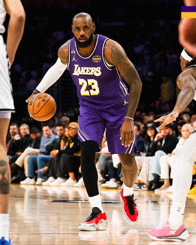 熊猫体育下载-NBA历史首次父子助攻!詹姆斯14+6+8连线布朗尼中三分 官方盛赞