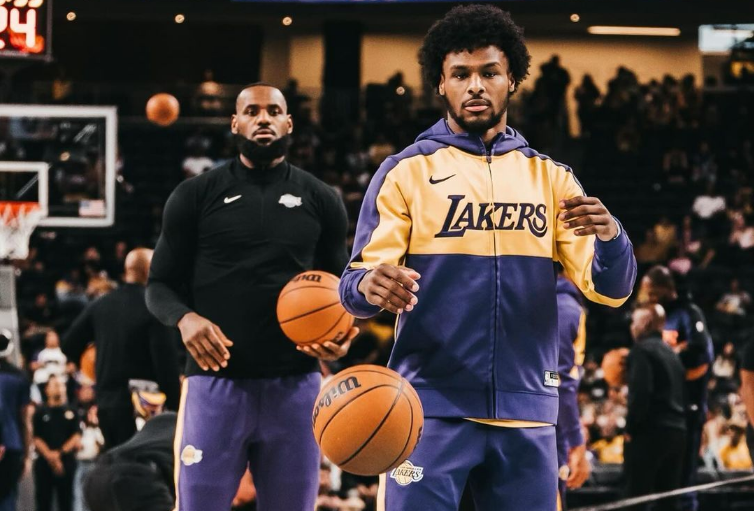 熊猫体育下载-NBA历史首次父子助攻!詹姆斯14+6+8连线布朗尼中三分 官方盛赞